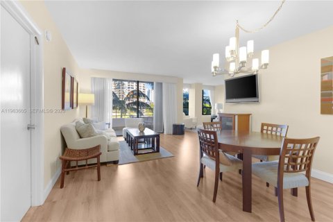 Купить кондоминиум в Халландейл-Бич, Флорида 2 спальни, 130.06м2, № 2025212 - фото 13