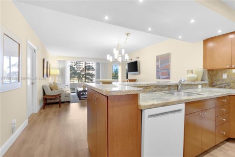 Купить кондоминиум в Халландейл-Бич, Флорида 2 спальни, 130.06м2, № 2025212 - фото 8