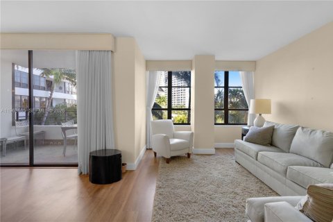 Купить кондоминиум в Халландейл-Бич, Флорида 2 спальни, 130.06м2, № 2025212 - фото 18