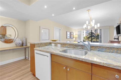 Купить кондоминиум в Халландейл-Бич, Флорида 2 спальни, 130.06м2, № 2025212 - фото 7