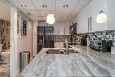 Copropriété à louer à Port Charlotte, Floride: 1 chambre, 60.94 m2 № 1946846 - photo 7
