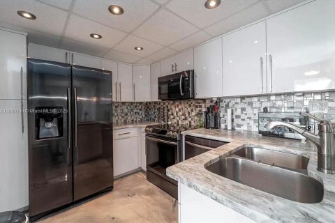 Copropriété à louer à Port Charlotte, Floride: 1 chambre, 60.94 m2 № 1946846 - photo 6