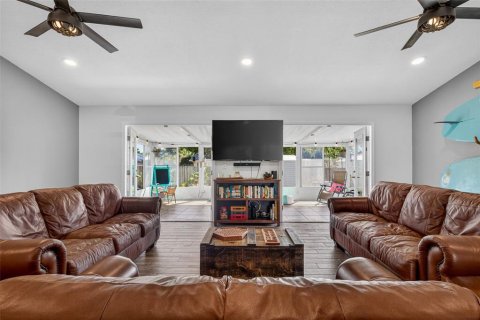 Villa ou maison à vendre à Edgewater, Floride: 3 chambres, 142.88 m2 № 2203717 - photo 8