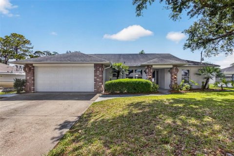 House in Edgewater, Florida 3 bedrooms, 142.88 sq.m. № 2203717