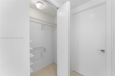 Купить кондоминиум в Дорал, Флорида 1 спальня, 64.85м2, № 1834084 - фото 13