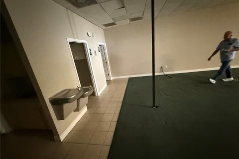 Immobilier commercial à vendre à Longwood, Floride: 1282.05 m2 № 2413499 - photo 4