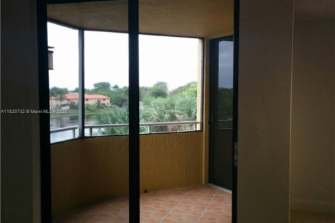 Condo in Miami, Florida, 1 bedroom  № 1804507 - photo 5
