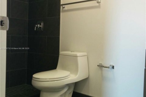 Condo in Miami, Florida, 1 bedroom  № 1804507 - photo 17