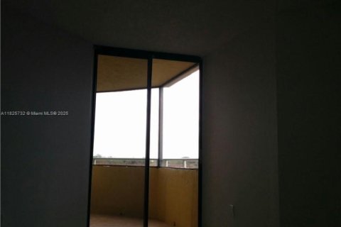Condo in Miami, Florida, 1 bedroom  № 1804507 - photo 24