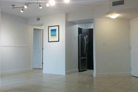 Condo in Miami, Florida, 1 bedroom  № 1804507 - photo 4