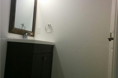 Condo in Miami, Florida, 1 bedroom  № 1804507 - photo 14