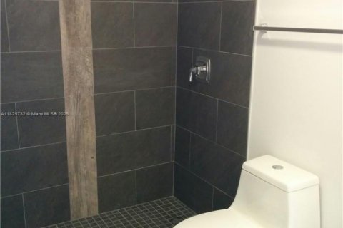 Condo in Miami, Florida, 1 bedroom  № 1804507 - photo 15