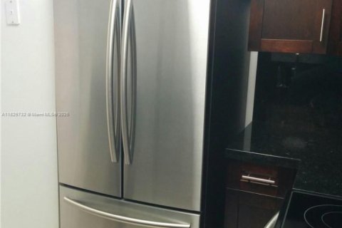 Condo in Miami, Florida, 1 bedroom  № 1804507 - photo 10