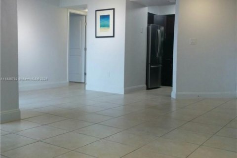 Condo in Miami, Florida, 1 bedroom  № 1804507 - photo 11