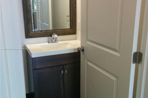 Condo in Miami, Florida, 1 bedroom  № 1804507 - photo 12