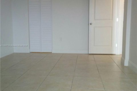 Condo in Miami, Florida, 1 bedroom  № 1804507 - photo 21