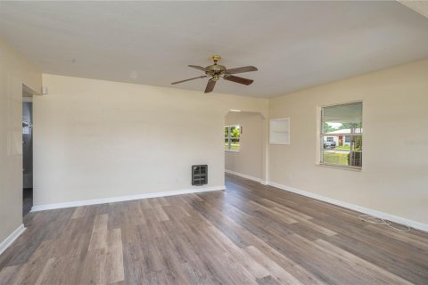 Casa en venta en Frostproof, Florida, 2 dormitorios, 96.62 m2 № 1833507 - foto 5