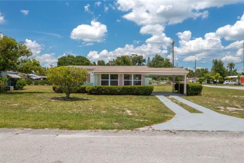Casa en venta en Frostproof, Florida, 2 dormitorios, 96.62 m2 № 1833507 - foto 1