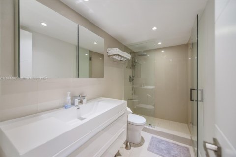 Condo in Hallandale Beach, Florida, 2 bedrooms  № 1812249 - photo 22