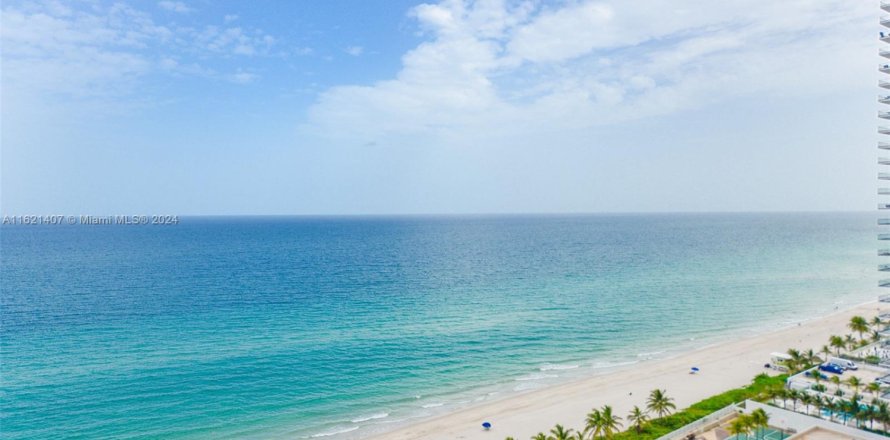 Condo in Hallandale Beach, Florida, 2 bedrooms № 1812249