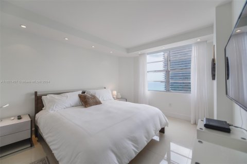 Condo in Hallandale Beach, Florida, 2 bedrooms  № 1812249 - photo 20