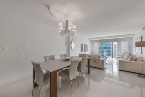 Condo in Hallandale Beach, Florida, 2 bedrooms  № 1812249 - photo 2
