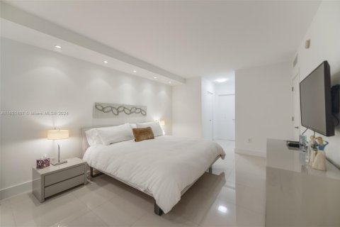 Condo in Hallandale Beach, Florida, 2 bedrooms  № 1812249 - photo 13