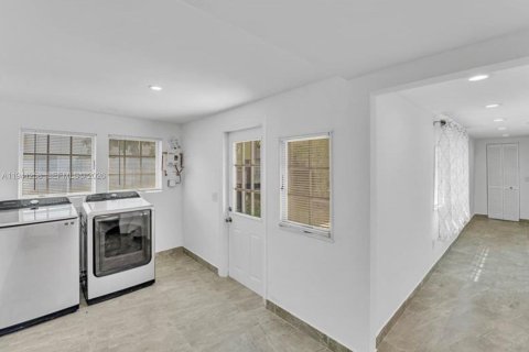 Villa ou maison à louer à Hallandale Beach, Floride: 4 chambres, 143.07 m2 № 1998542 - photo 10