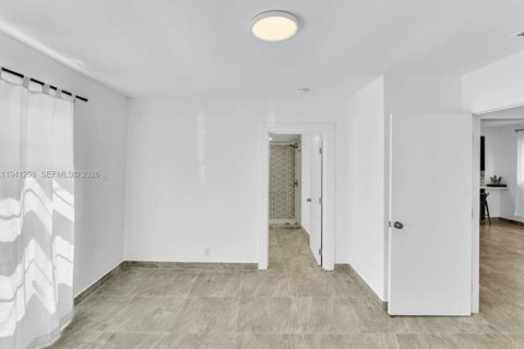 Villa ou maison à louer à Hallandale Beach, Floride: 4 chambres, 143.07 m2 № 1998542 - photo 13