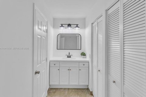 Villa ou maison à louer à Hallandale Beach, Floride: 4 chambres, 143.07 m2 № 1998542 - photo 7