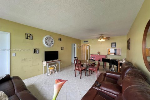 Copropriété à vendre à Miami, Floride: 1 chambre, 73.67 m2 № 2039559 - photo 15