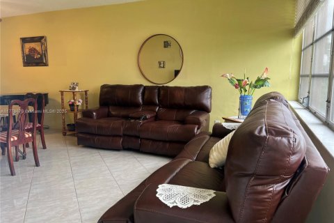 Copropriété à vendre à Miami, Floride: 1 chambre, 73.67 m2 № 2039559 - photo 8