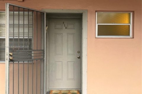 Copropriété à vendre à Miami, Floride: 1 chambre, 73.67 m2 № 2039559 - photo 2