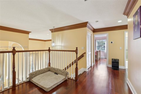 House in Miramar, Florida 5 bedrooms, 337.05 sq.m. № 2059774 - photo 20