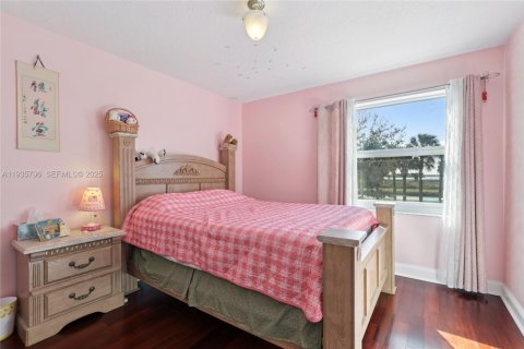 House in Miramar, Florida 5 bedrooms, 337.05 sq.m. № 2059774 - photo 21