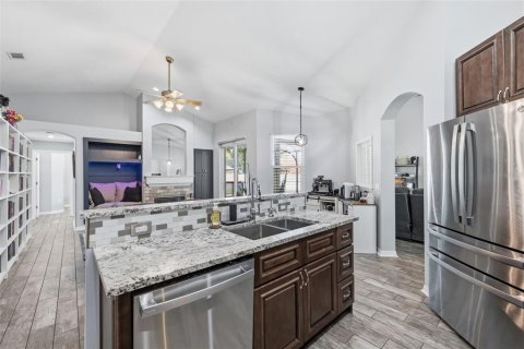House in Riverview, Florida 4 bedrooms, 196.21 sq.m. № 2308959 - photo 8