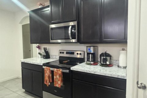 House in Palm Bay, Florida 4 bedrooms, 170.01 sq.m. № 2083881 - photo 12