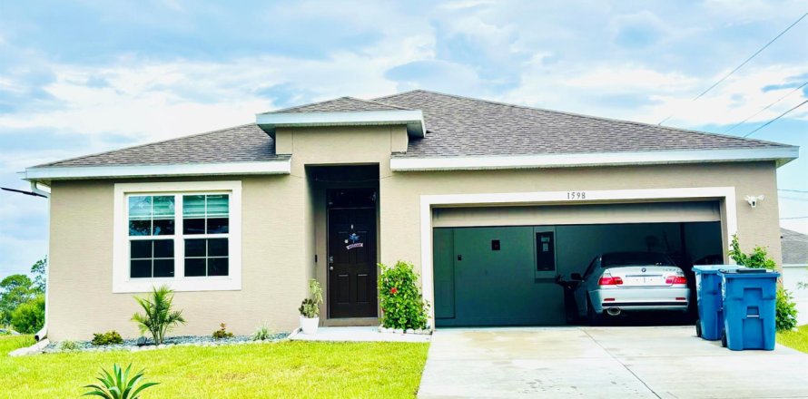 House in Palm Bay, Florida 4 bedrooms, 170.01 sq.m. № 2083881