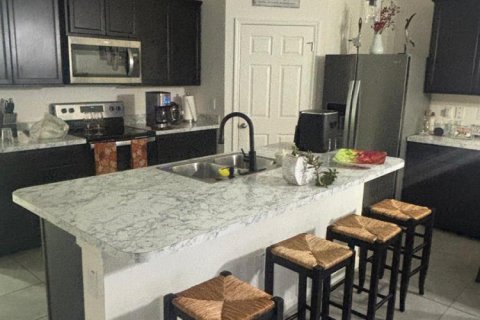 House in Palm Bay, Florida 4 bedrooms, 170.01 sq.m. № 2083881 - photo 9