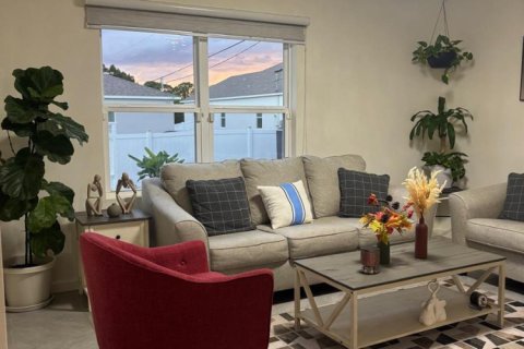 House in Palm Bay, Florida 4 bedrooms, 170.01 sq.m. № 2083881 - photo 6