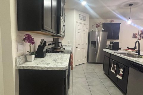 House in Palm Bay, Florida 4 bedrooms, 170.01 sq.m. № 2083881 - photo 11