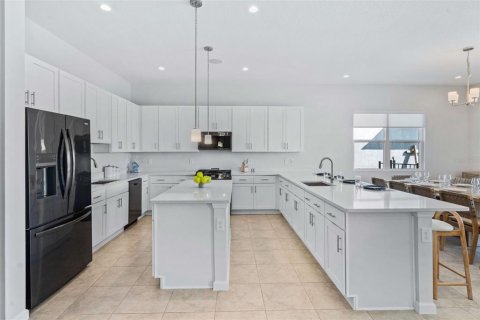 House in Kissimmee, Florida 9 bedrooms, 378.39 sq.m. № 1525109 - photo 20