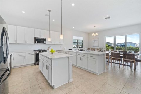 House in Kissimmee, Florida 9 bedrooms, 378.39 sq.m. № 1525109 - photo 18