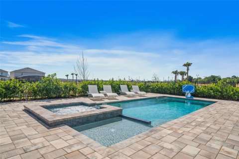 House in Kissimmee, Florida 9 bedrooms, 378.39 sq.m. № 1525109 - photo 3
