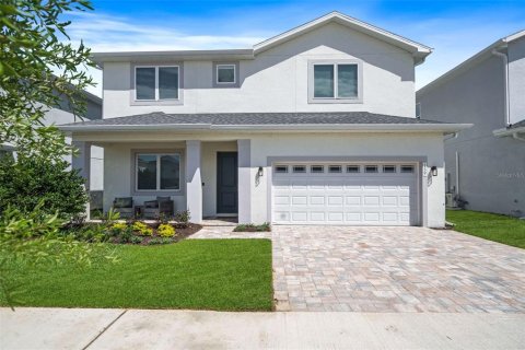 House in Kissimmee, Florida 9 bedrooms, 378.39 sq.m. № 1525109 - photo 1