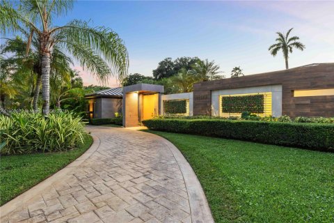 House in Pinecrest, Florida 5 bedrooms, 301.56 sq.m. № 1953974 - photo 28