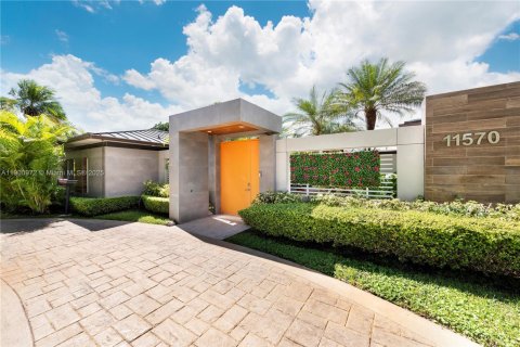 Casa en venta en Pinecrest, Florida, 5 dormitorios, 301.56 m2 № 1953974 - foto 1