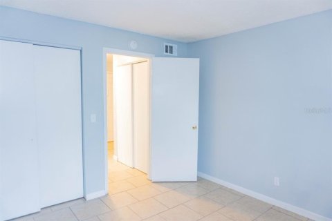 Condo in Brandon, Florida, 2 bedrooms  № 1798528 - photo 15