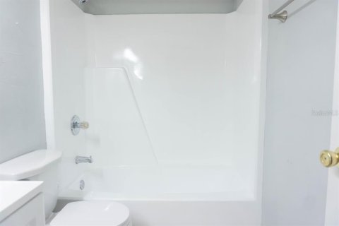 Condo in Brandon, Florida, 2 bedrooms  № 1798528 - photo 26