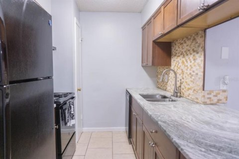 Condo in Brandon, Florida, 2 bedrooms  № 1798528 - photo 10